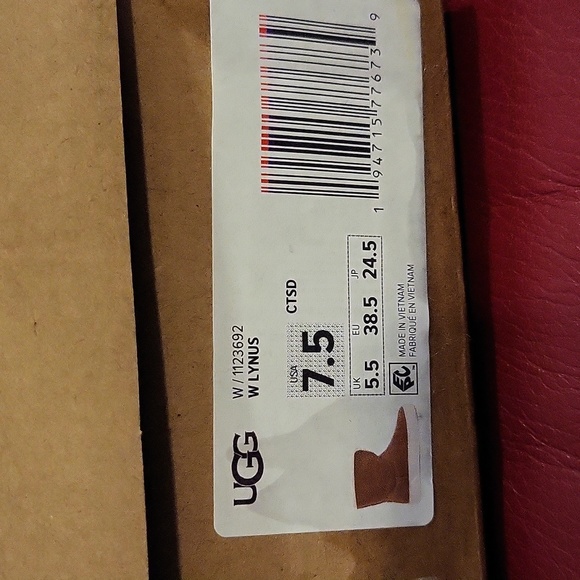 Ugg boots - Picture 7 of 8